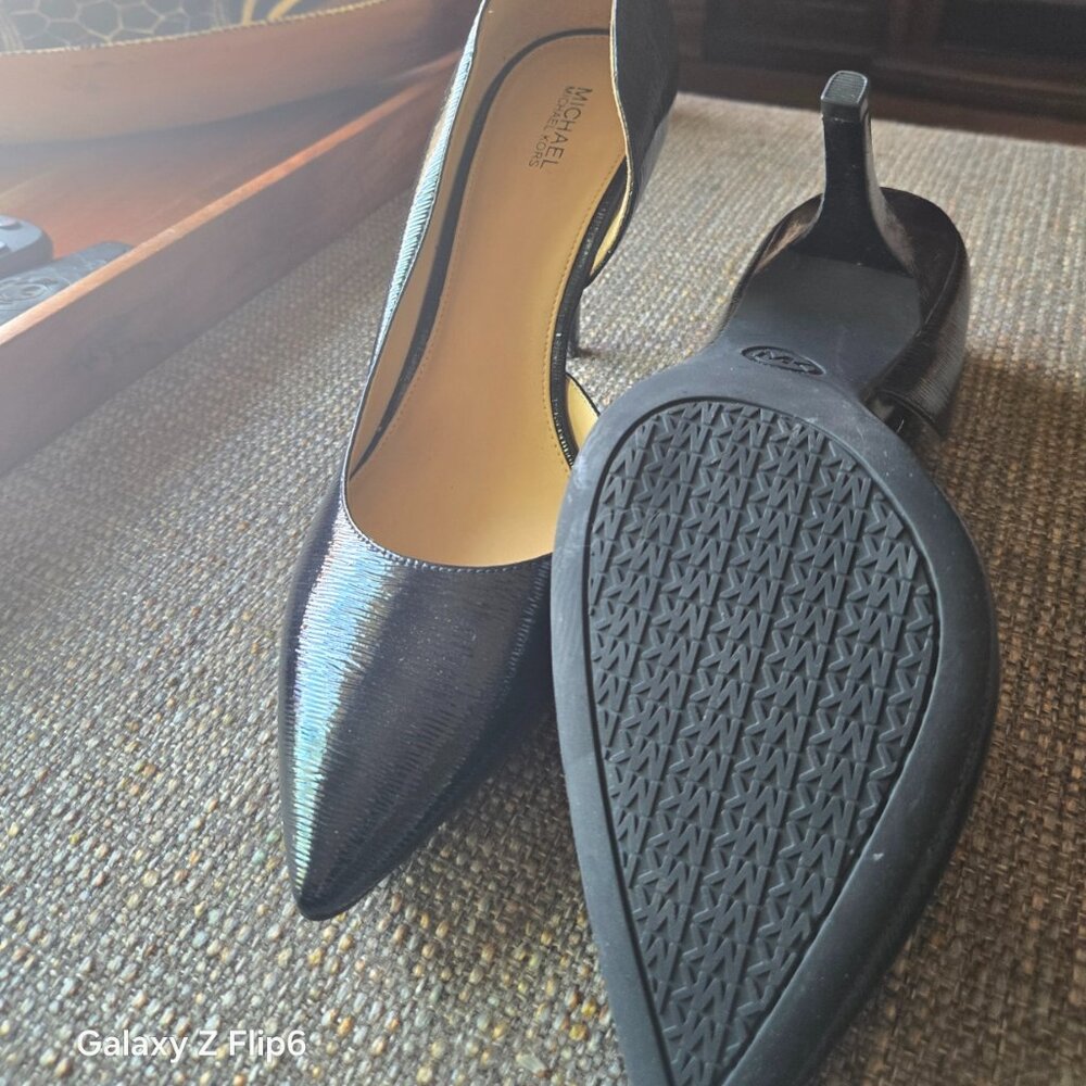 NWOT Black Embossed Leather Pointed Pump / Size 10M